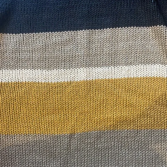 RDI sweater size small - Picture 4 of 5